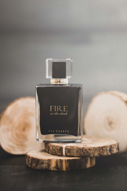 Batalha De Fragrâncias: Burberry Her vs Bright Crystal - Qual Comprar?